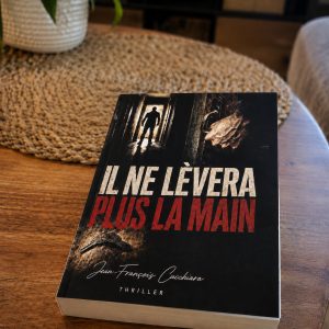 Il ne lèvera plus la main